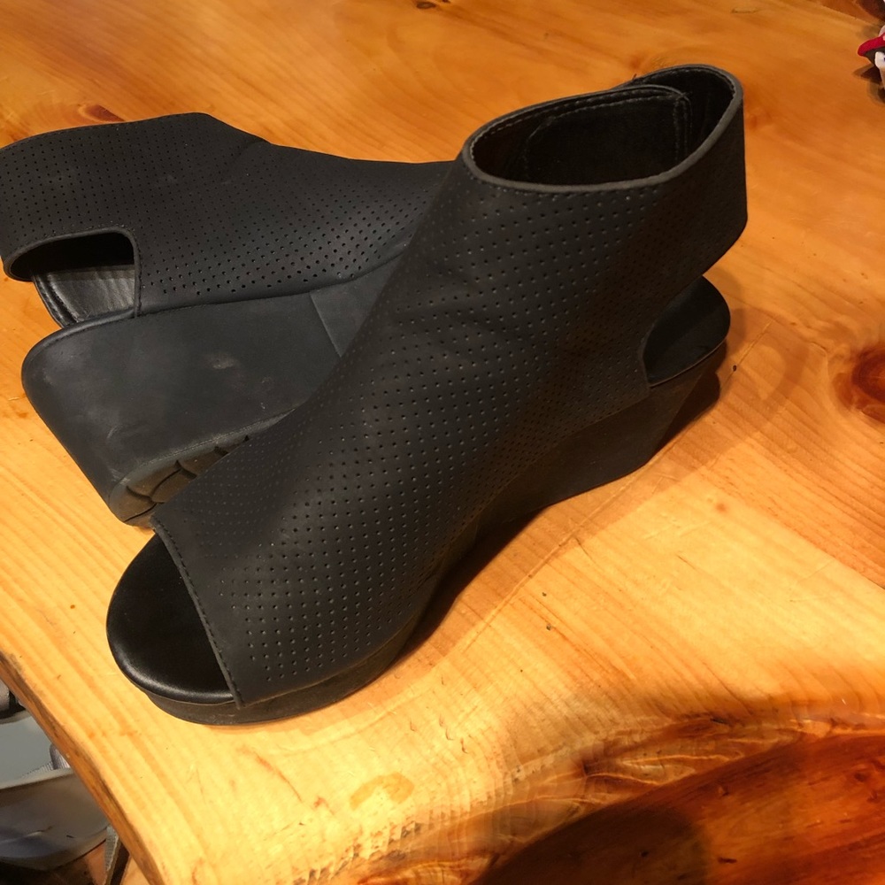 Women’s size 10 Pierre Dumas